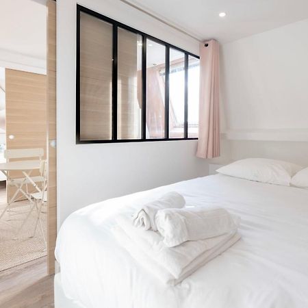 Amazing Apartment Under The Roof In Paris 8Th Exterior photo