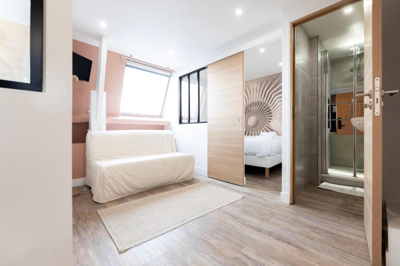 Amazing Apartment Under The Roof In Paris 8Th Exterior photo