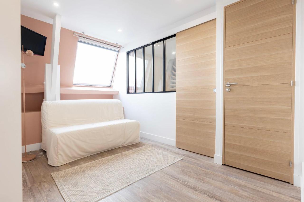 Amazing Apartment Under The Roof In Paris 8Th Exterior photo