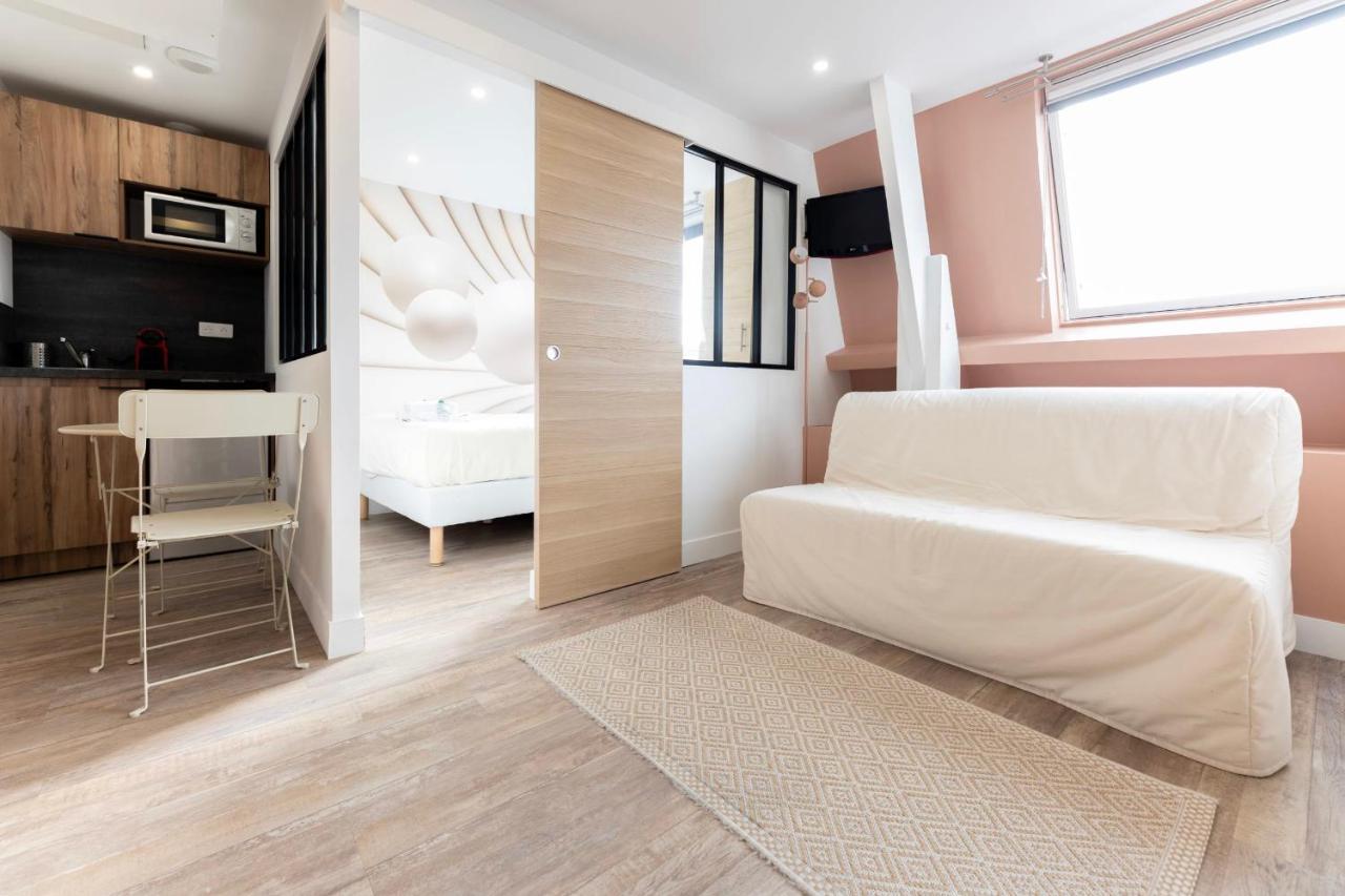 Amazing Apartment Under The Roof In Paris 8Th Exterior photo